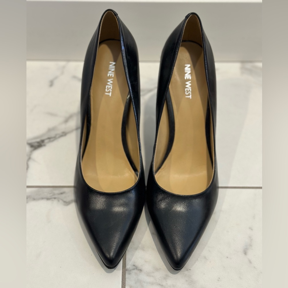 NEW! Nine West classic black leather pump